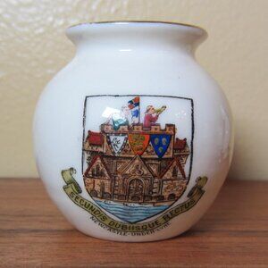 W.H. Goss crested heraldry china vintage Newcastle-under-Lyme (GC049 Grace)
